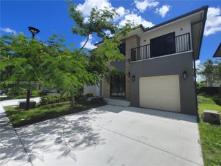 Photo of Listing #A11930897