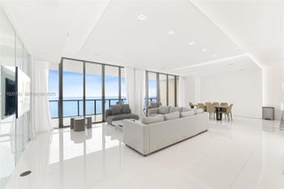 Photo of Listing #A11929792