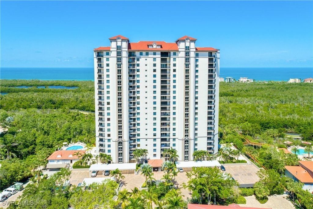 7225 Pelican Bay Blvd 204, Naples