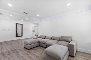 Photo of Listing #A11923281