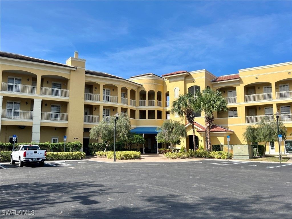 5068 Annunciation Cir 4211, Ave Maria