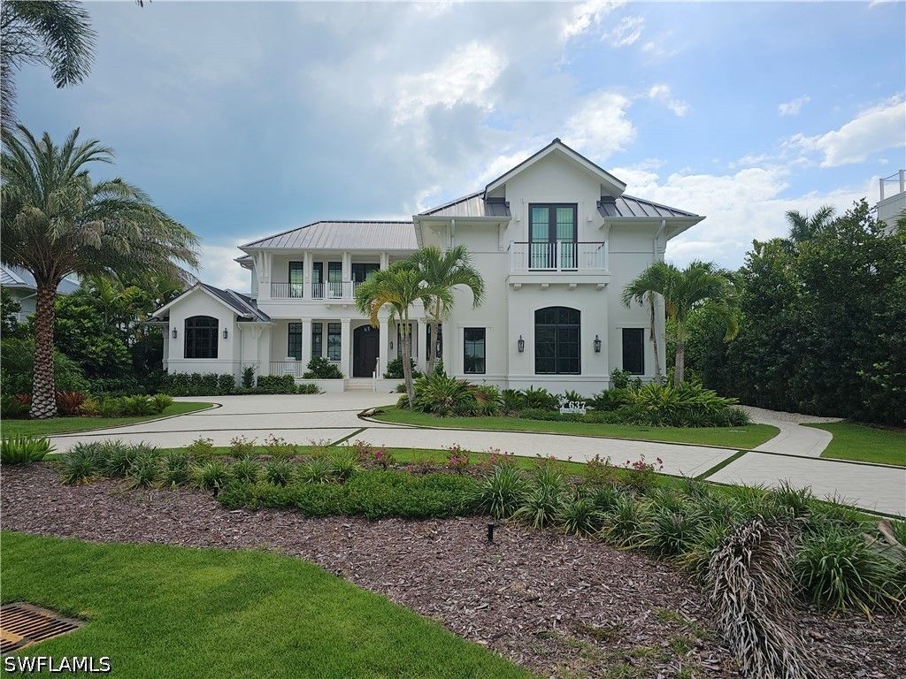 637 Palm Cir W, Naples