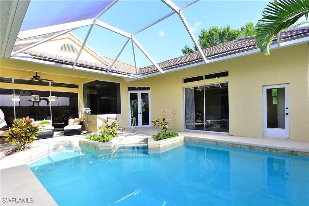 634 Soliel Dr, NAPLES