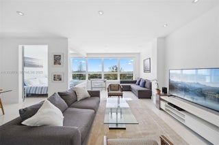 Photo of Listing #A11933674