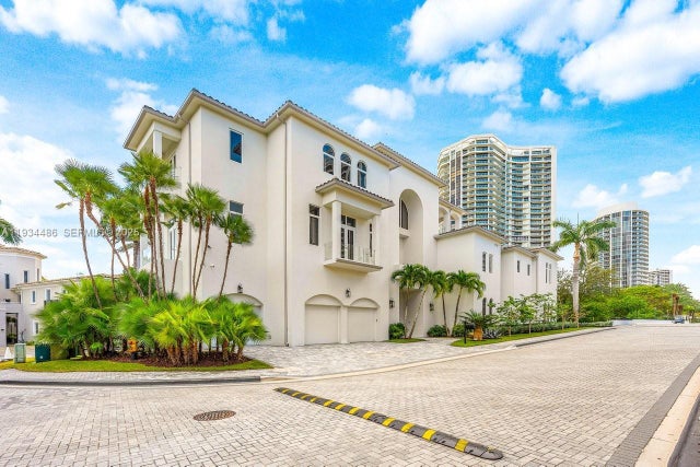 3912 Island Estates Dr, Aventura