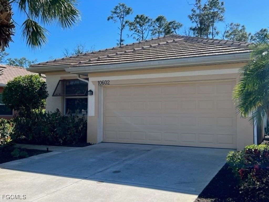 10602 Camarelle Cir, Fort Myers