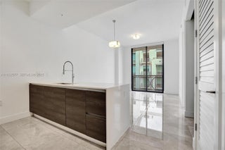 Photo of Listing #A11932577