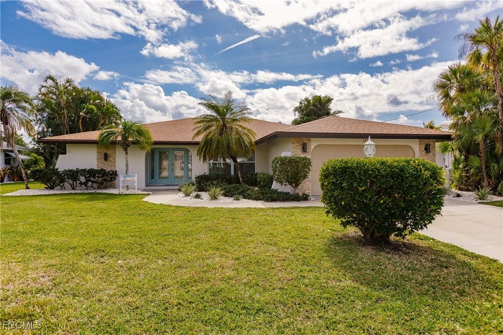 1424 Windsor Ct, Cape Coral