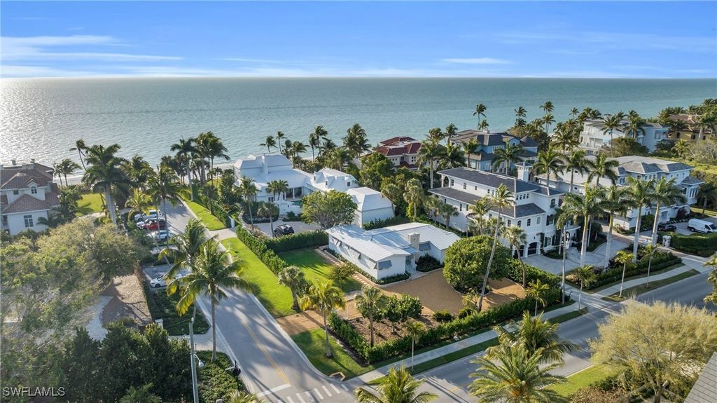 617 Gulf Shore Blvd N, Naples