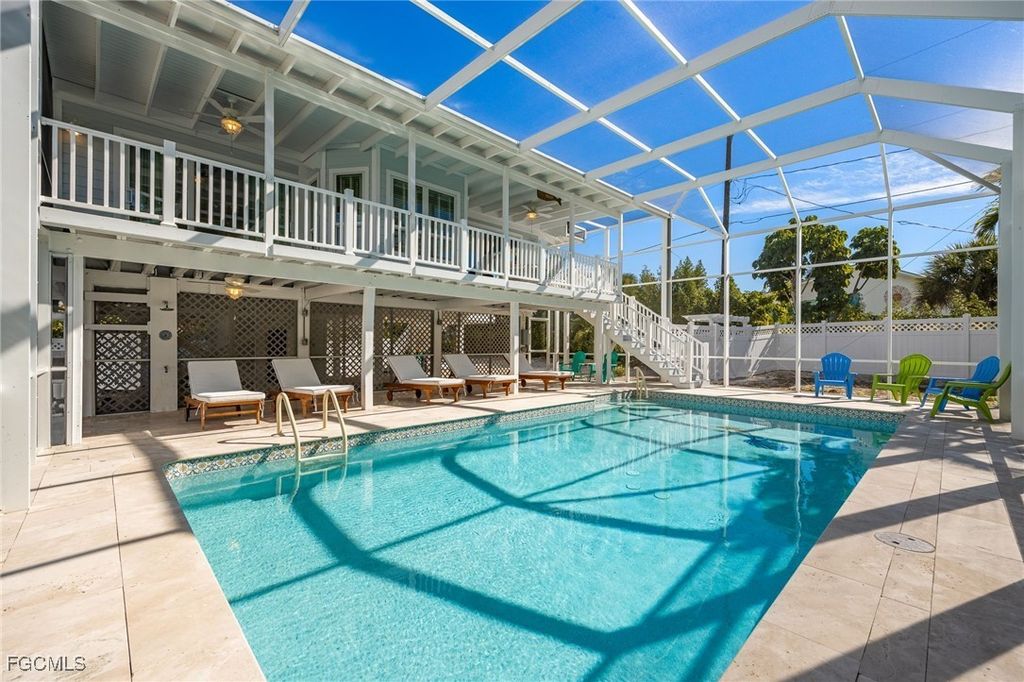 424 Lagoon Dr, Sanibel