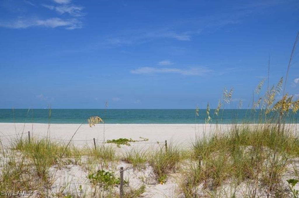 56 Gulf Shore Blvd S, NAPLES
