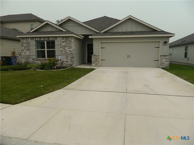 2929 Greenbriar, Seguin