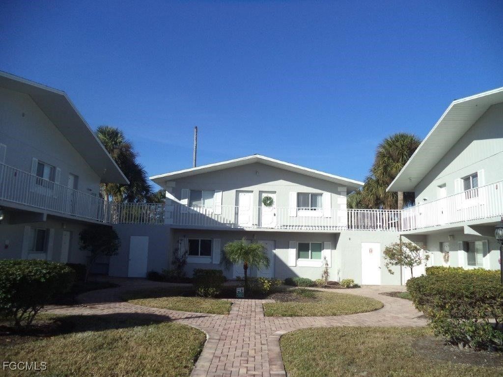 8071 Country Rd 205, Fort Myers