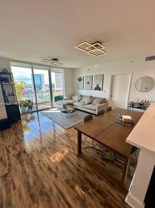 Photo of Listing #A11942247