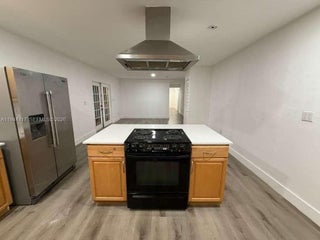 Photo of Listing #A11944417