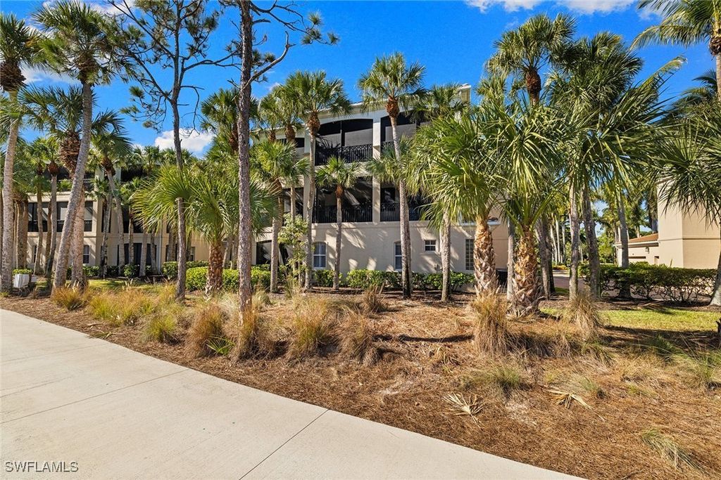 2864 Tiburon Blvd E 102, Naples