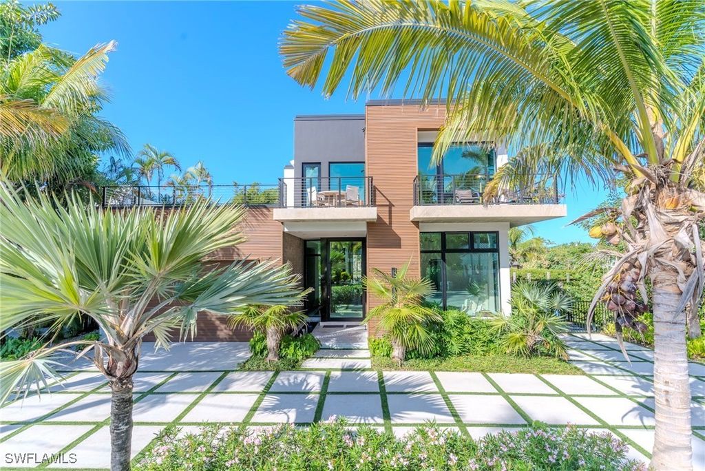 1100 Sandpiper St, Naples