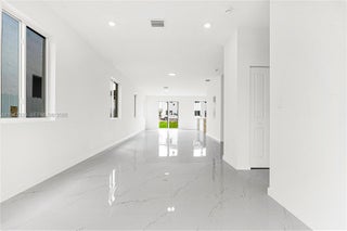 Photo of Listing #A11947329