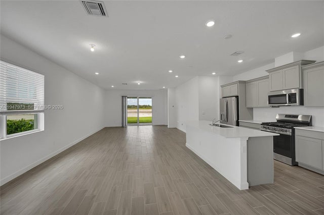 Photo of Listing #A11947973