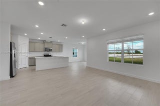 Photo of Listing #A11947975