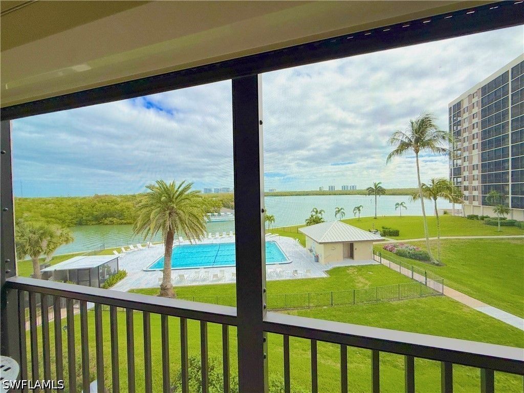 15 Bluebill Ave 206, Naples