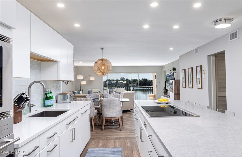 10682 Gulf Shore Dr C-204, Naples