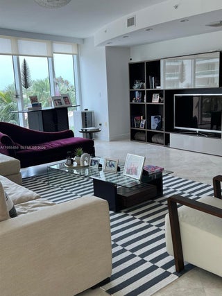 Photo of Listing #A11955455