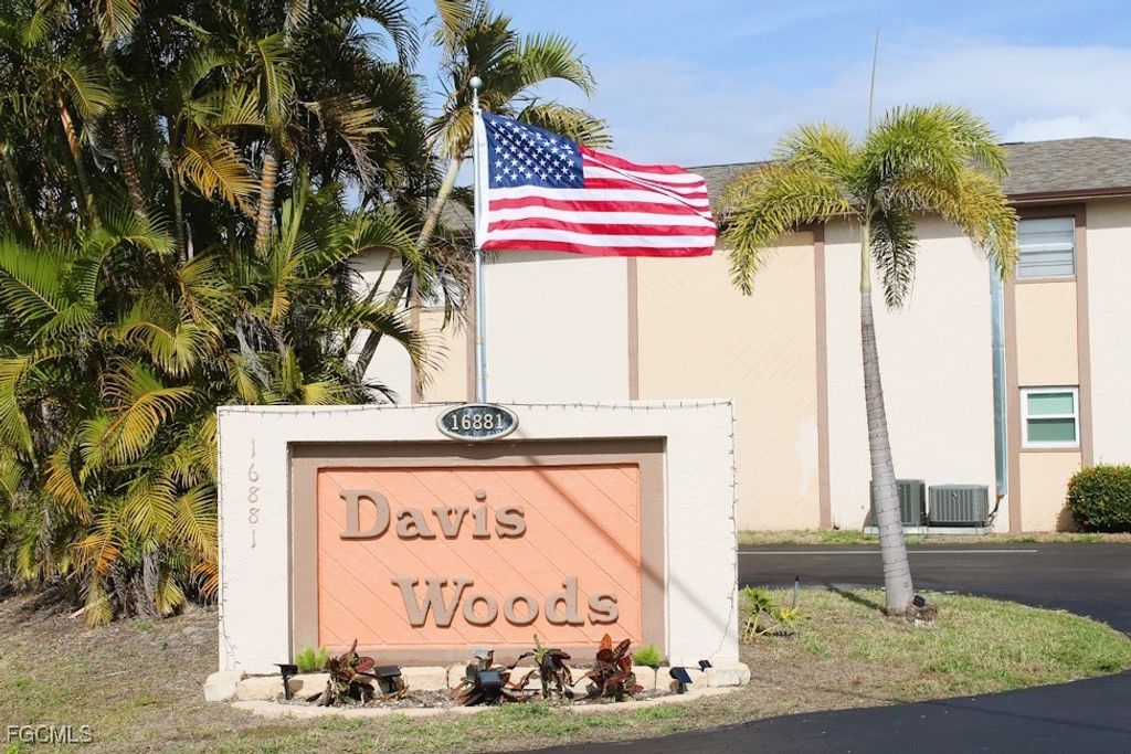 16881 Davis Rd 112, Fort Myers