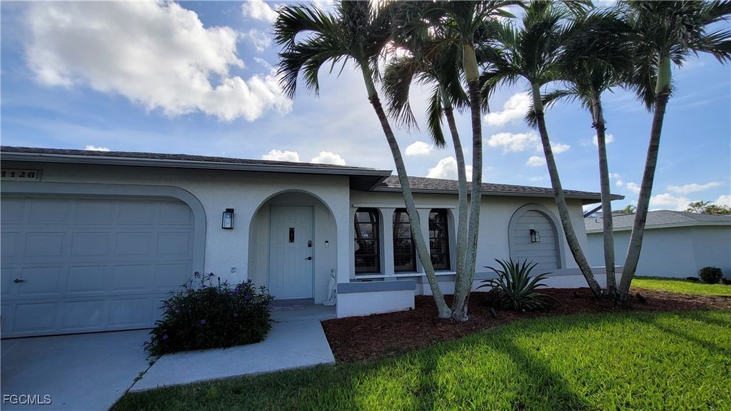 1126 Se 13th Ter, Cape Coral