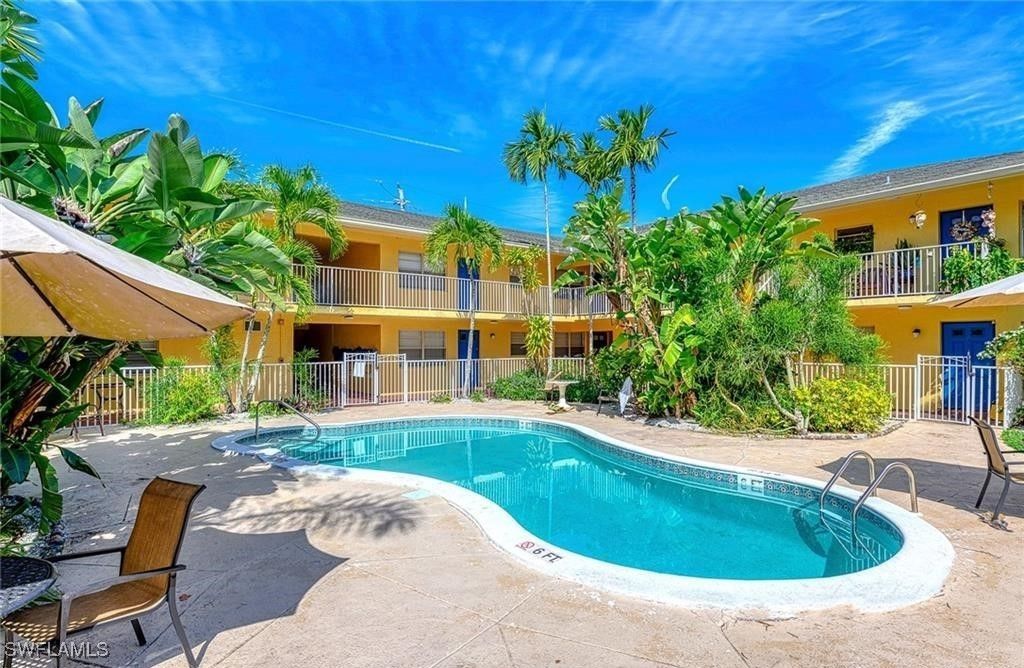4290 Gulfstream Dr 5, Naples