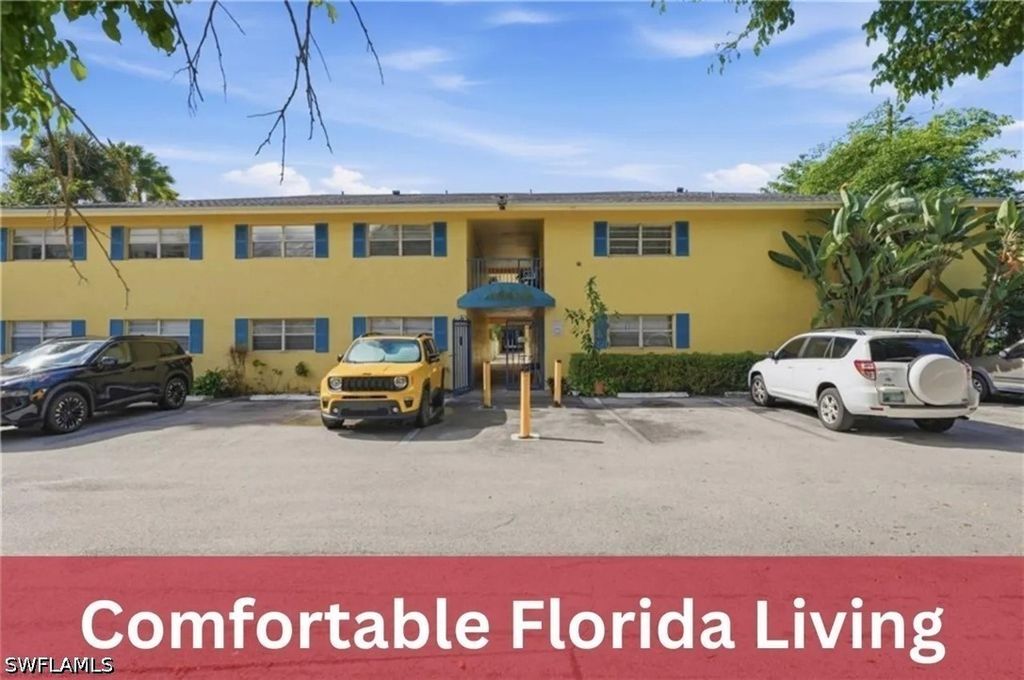 4290 Gulfstream Dr 5, Naples