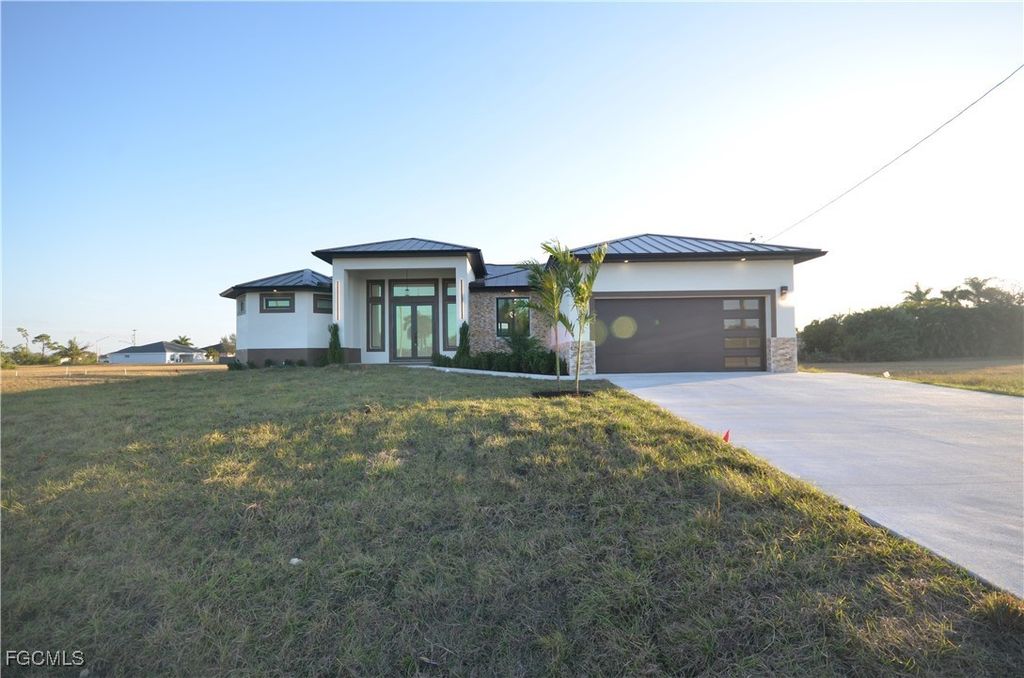 2416 Diplomat Pkwy W, Cape Coral