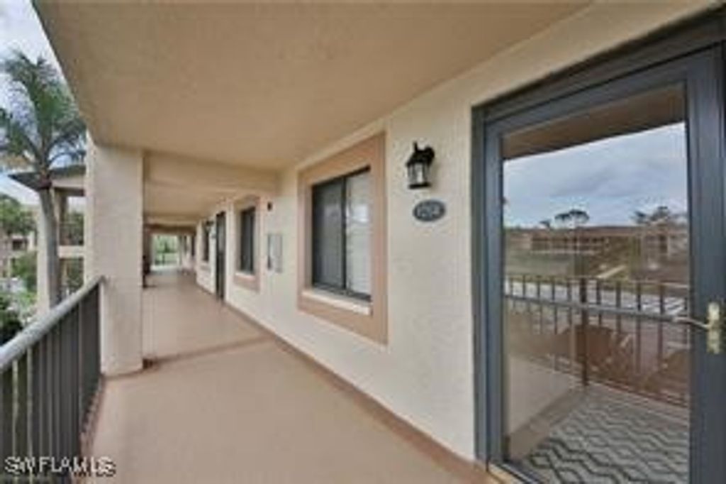 7380 Saint Ives Way 1204, Naples