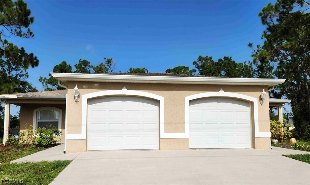 2120 Snead Dr, Lehigh Acres