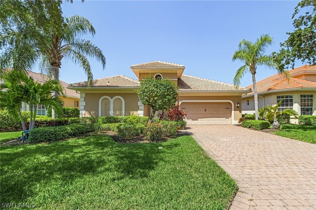 6753 Bent Grass Dr, Naples