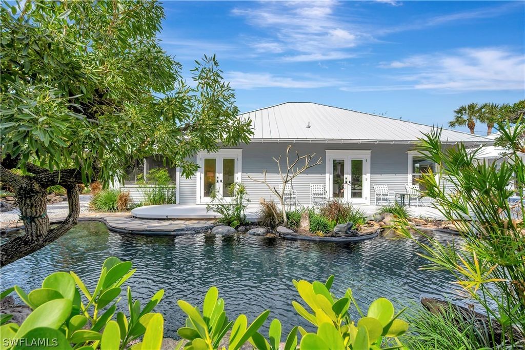 1375 Gordon Dr, NAPLES