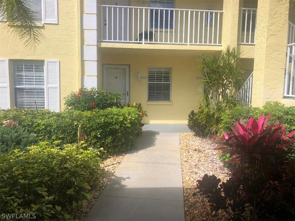 2644 Kings Lake Blvd 6-103, Naples