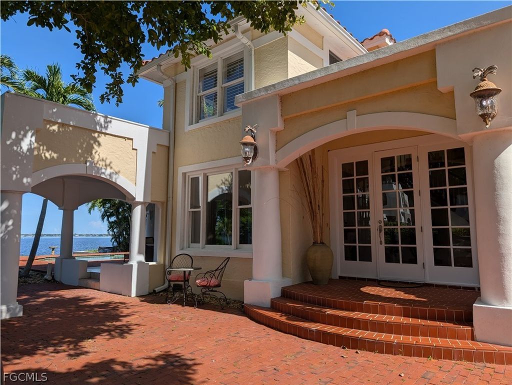 2878 Valencia Way, Fort Myers