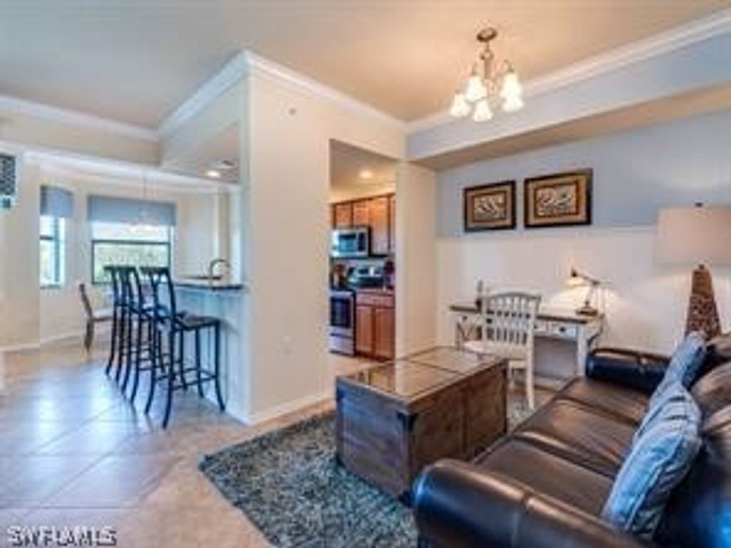 9723 Acqua Ct 332, NAPLES