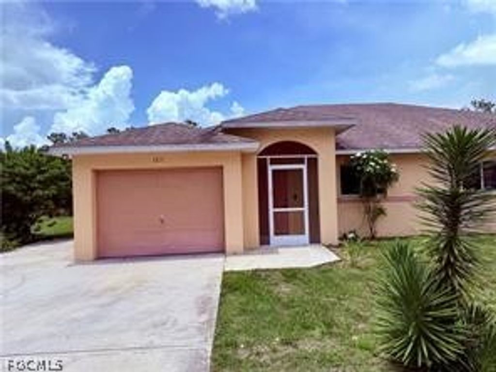 1221 E 12th St, Lehigh Acres