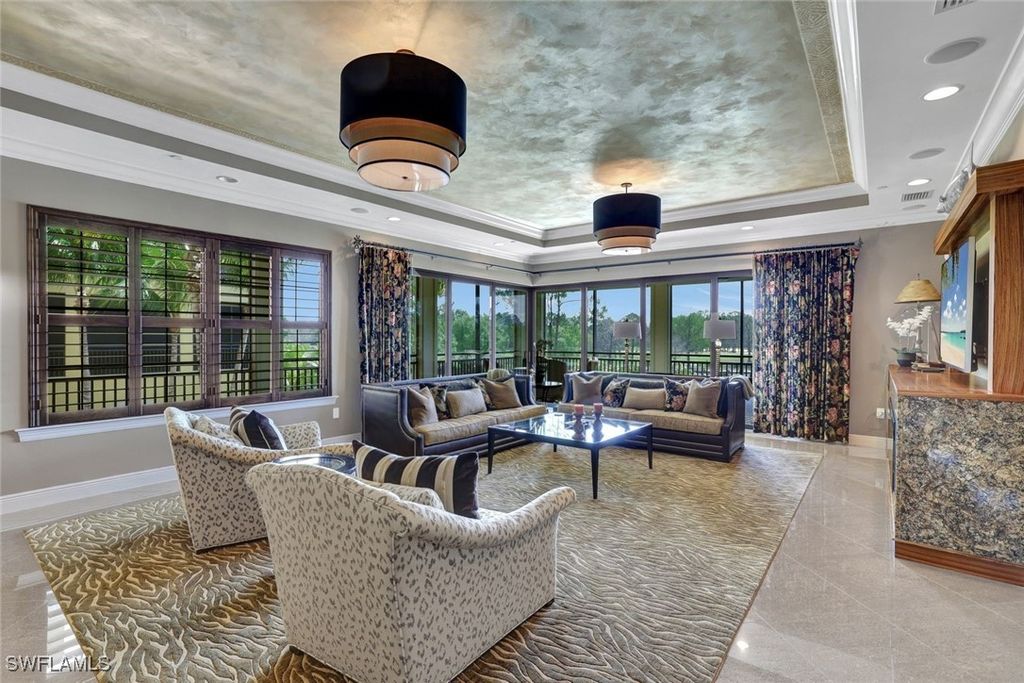2772 Tiburon Blvd E 5-102, NAPLES