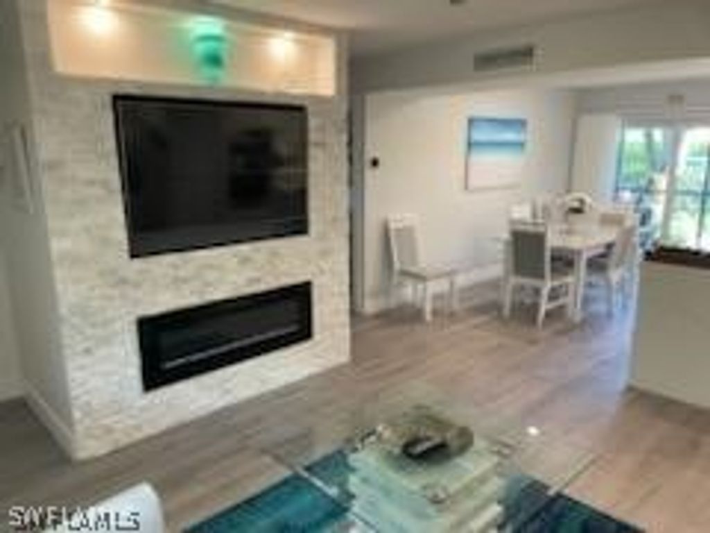 788 Park Shore Dr B19, Naples