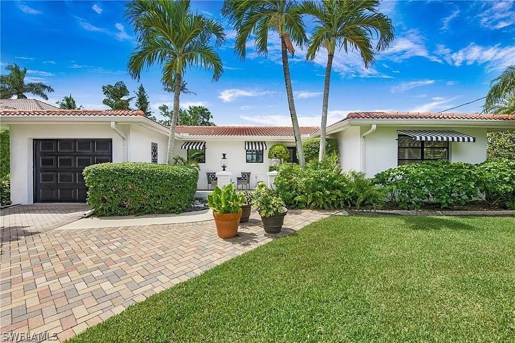 1600 Curlew Ave, Naples
