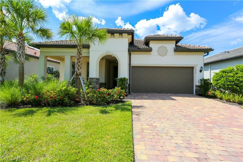 9716 Everglades Dr, Naples