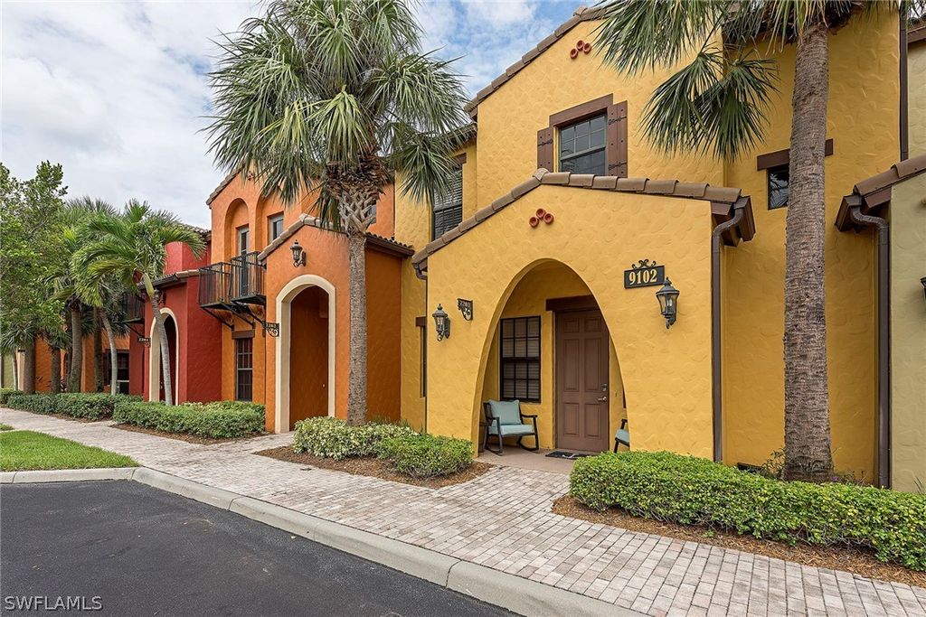 9102 Capistrano St S 72-3, Naples