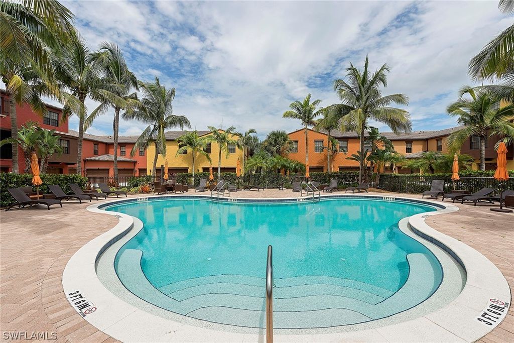 9102 Capistrano St S 72-3, Naples
