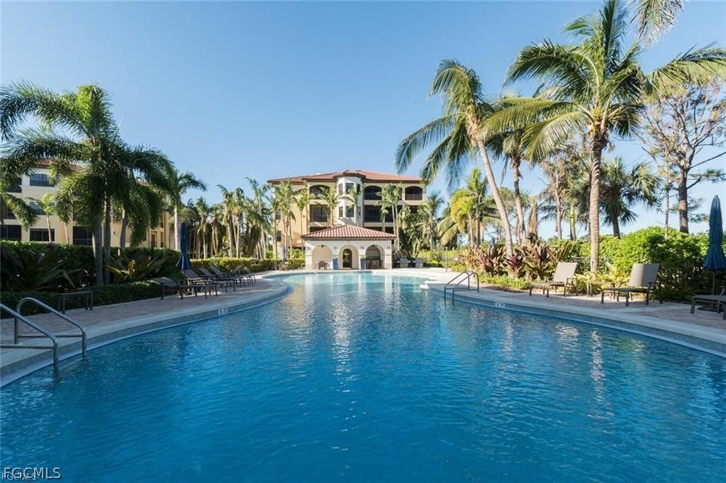 2542 Marquesa Royale Ln 6, NAPLES