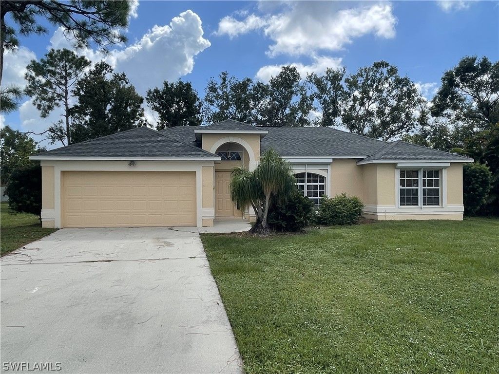 9758 Country Oaks Dr, Fort Myers
