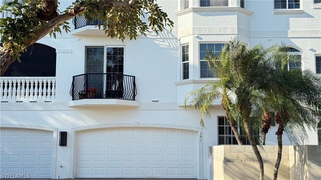 391 4th St S 401, NAPLES