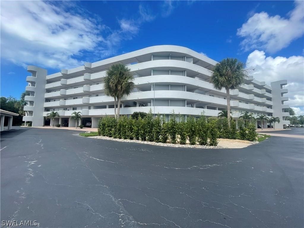 12945 Vanderbilt Dr 402, Naples